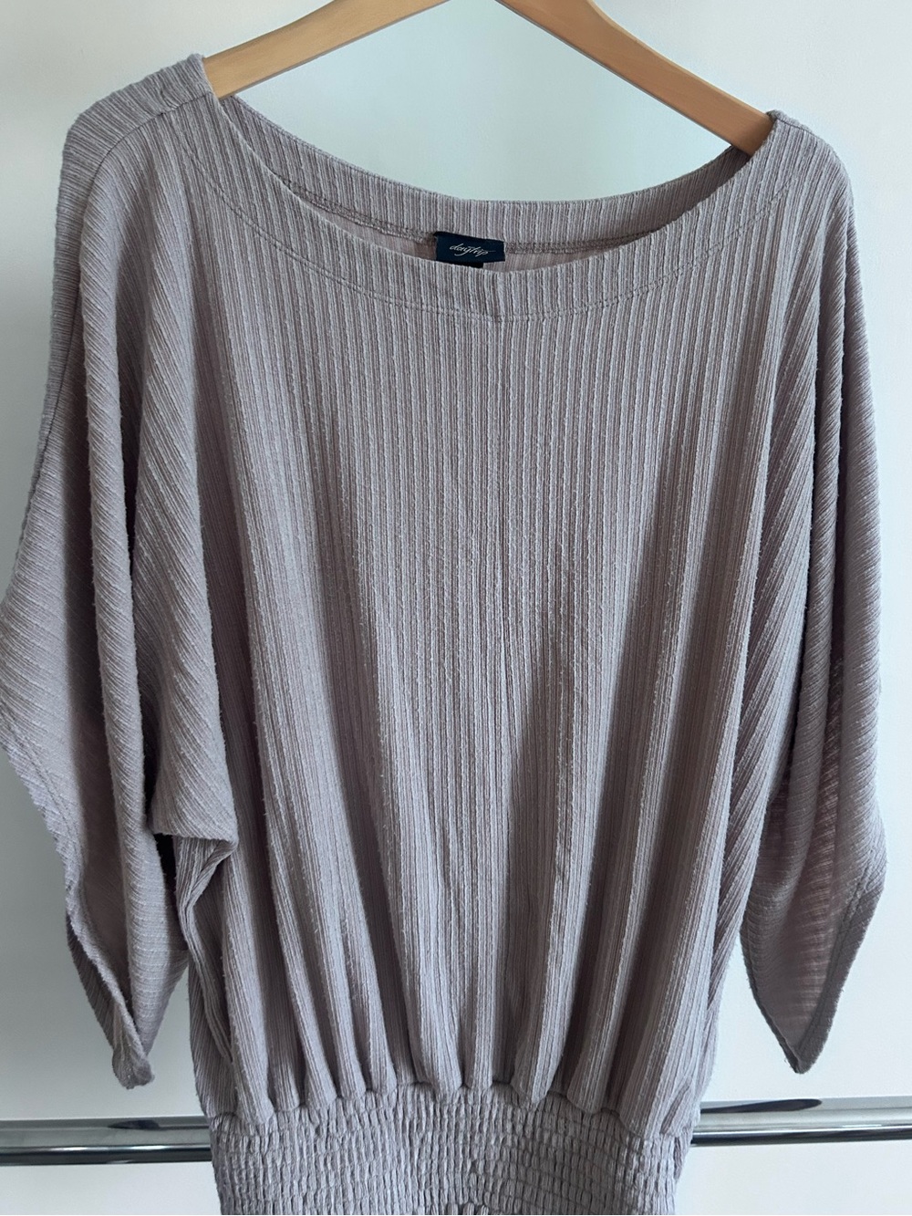 Daytrip Ribbed Scoop-Neck Sweater in Light taupe/prple